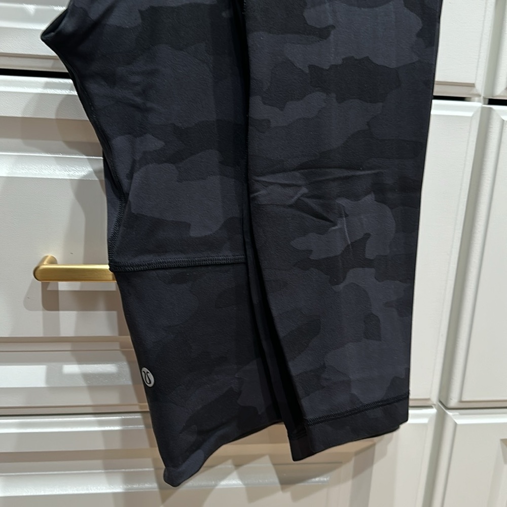 Lululemon Black Camo Align 25” inseam High Rise legging size 6